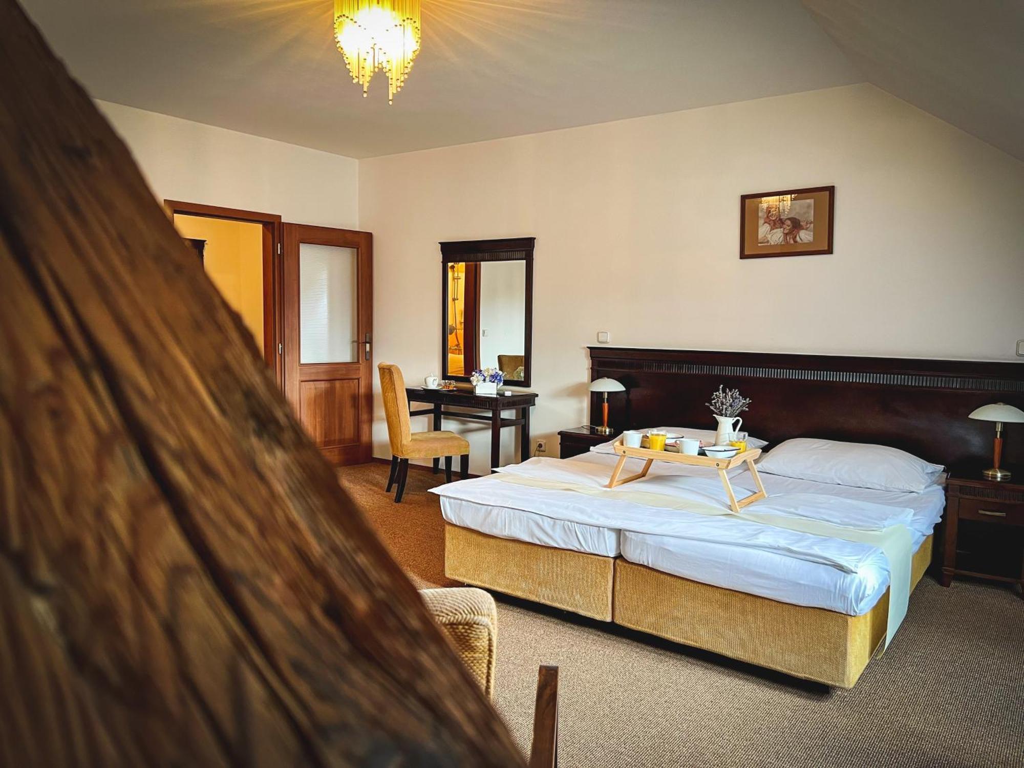 Hotel U Zeleneho Stromu Nepomuk Eksteriør billede